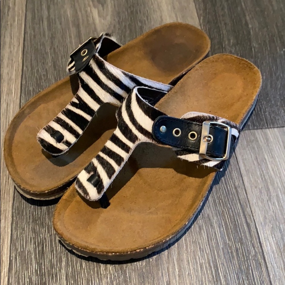 3/$30 Leather zebra print flip flop sandals size 7